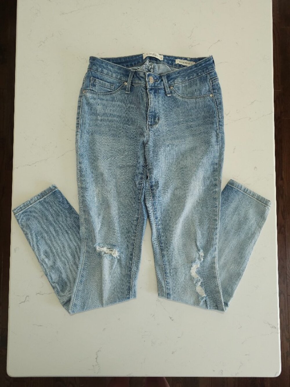 Jessica Simpson "Kiss Me" Super Skinny Distressed Mid Rise Jeans Size 28 (4)